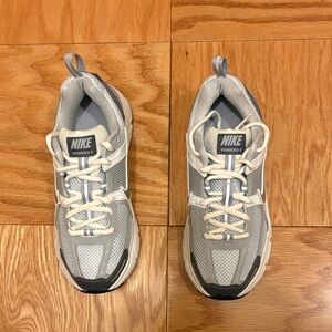 Nike Light Gray and White Vomero Running Sneakers big kids